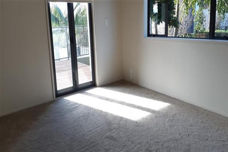 Photo of property in 5 Monet Grove, West Harbour, Auckland, 0618