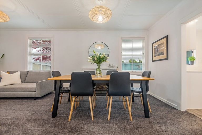 Photo of property in 10 Paterson Street, Pahiatua, 4910