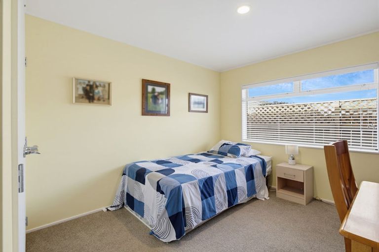 Photo of property in 8 Chalmers Close, Orewa, 0931
