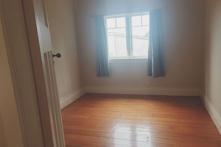 Photo of property in 20 Golf Road, New Lynn, Auckland, 0600