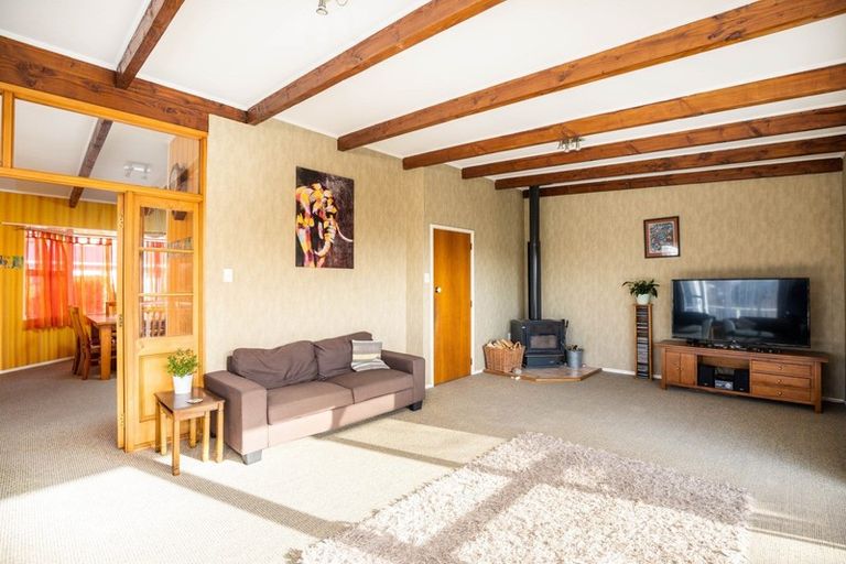 Photo of property in 3a Montana Place, Merrilands, New Plymouth, 4312