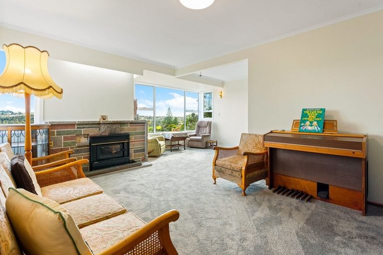 Photo of property in 14 Pine Avenue, Henderson, Auckland, 0612