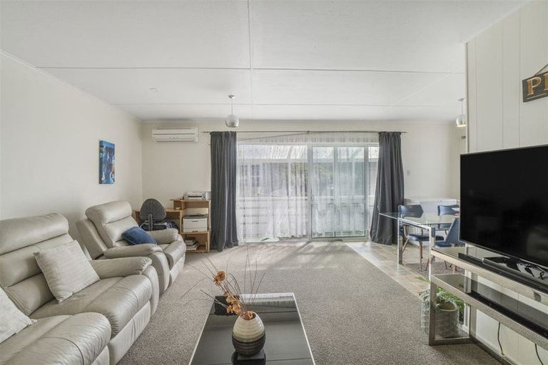 Photo of property in 321a Wellington Road, Wainuiomata, Lower Hutt, 5014