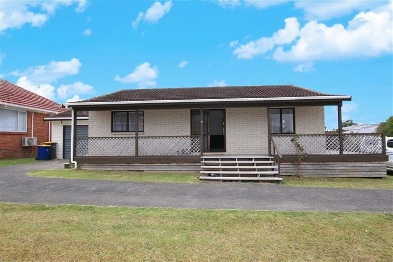 Photo of property in 1/5 Strid Road, Te Atatu South, Auckland, 0610