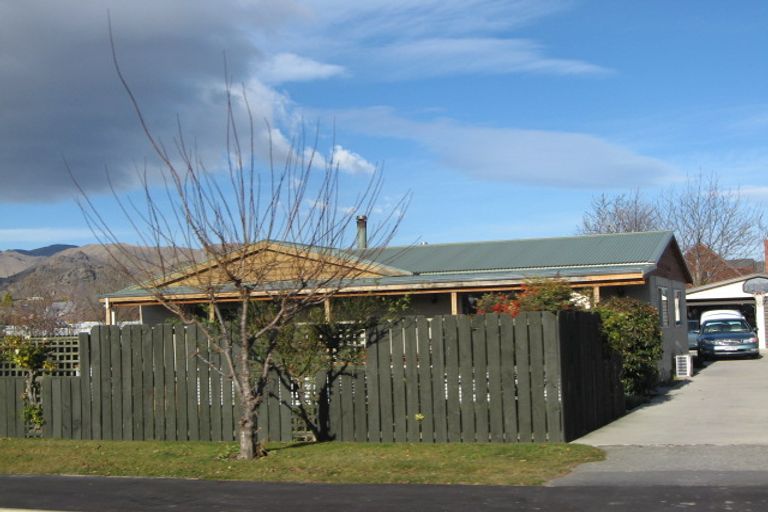 Photo of property in 94 Molyneux Avenue, Cromwell, 9310