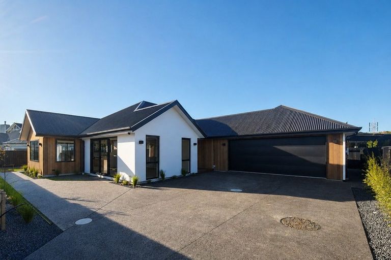 Photo of property in 17 Quarters Place, Halswell, Christchurch, 8025