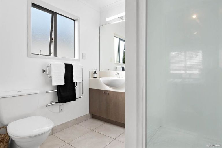 Photo of property in 13 Candlestick Place, Oteha, Auckland, 0632