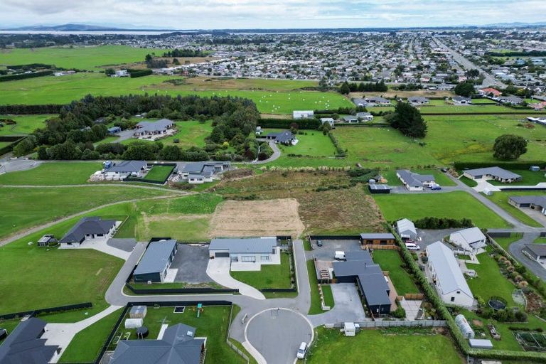 Photo of property in 28 Glenda Place, Seaward Bush, 9812