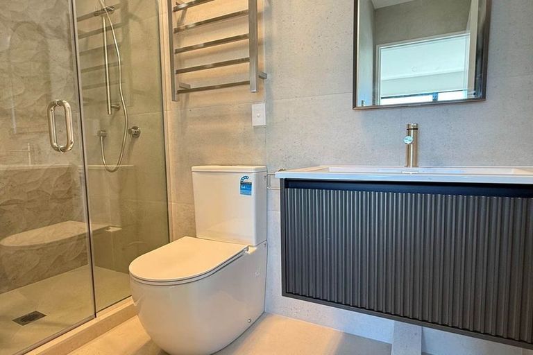 Photo of property in 102b Ennis Avenue, Pakuranga Heights, Auckland, 2010