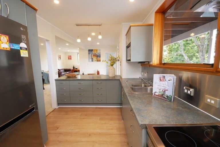 Photo of property in 4 Hollyhock Place, Browns Bay, Auckland, 0630