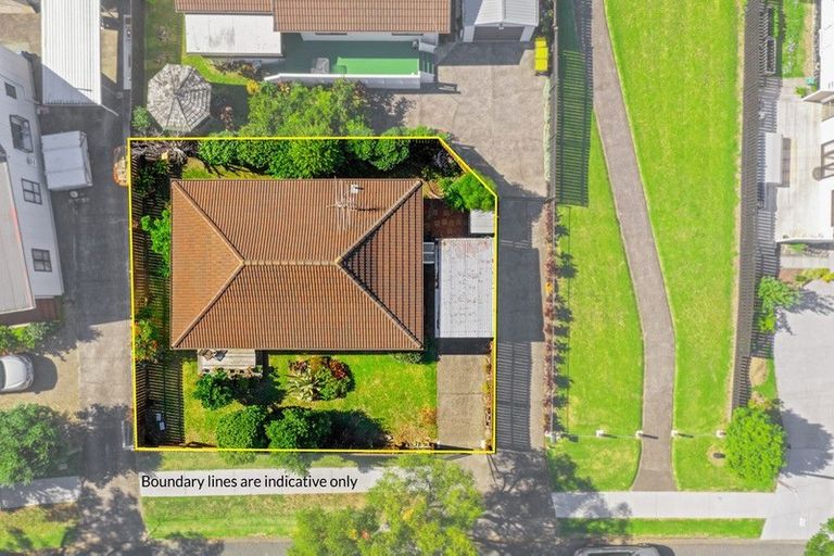 Photo of property in 1/14 Compass Place, Te Atatu Peninsula, Auckland, 0610