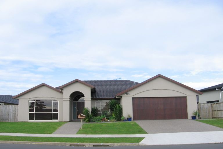 Photo of property in 9 Bronwylian Drive, Flat Bush, Auckland, 2016