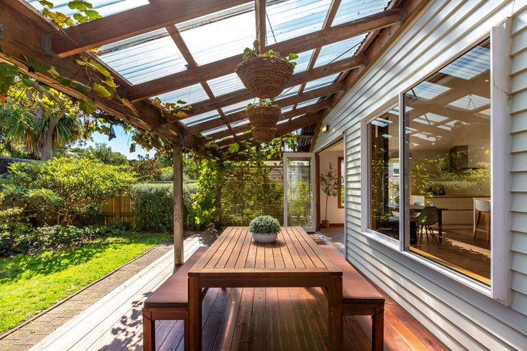 Photo of property in 254 Muritai Road, Eastbourne, Lower Hutt, 5013