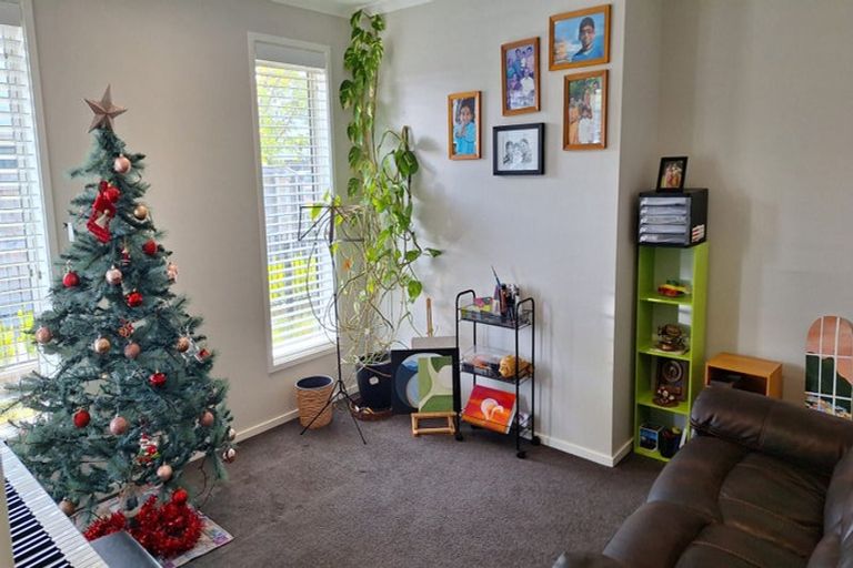 Photo of property in 18 Poulson Grove, Trentham, Upper Hutt, 5018