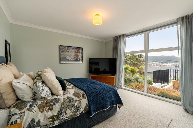 Photo of property in 2 Maida Vale Road, Roseneath, Wellington, 6011