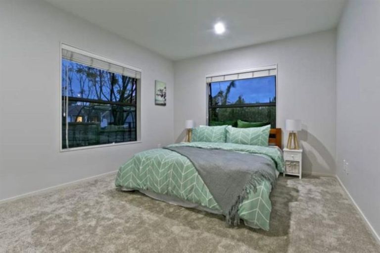 Photo of property in 158b East Coast Road, Forrest Hill, Auckland, 0620