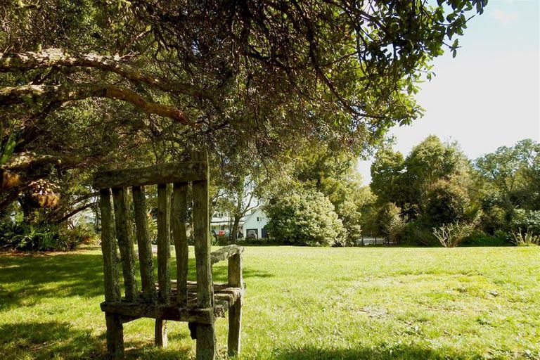 Photo of property in 1 Buckleys Track, Paremoremo, Auckland, 0632