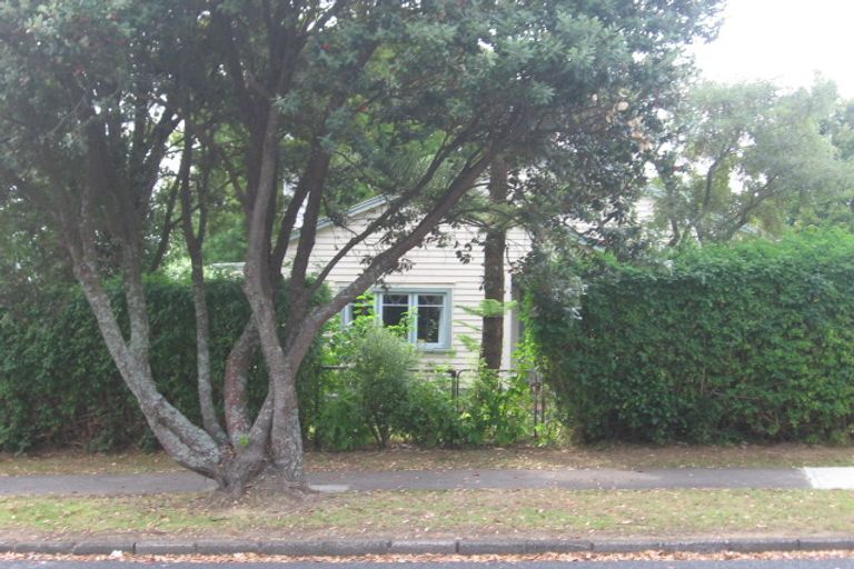 Photo of property in 11 Lynwood Road, New Lynn, Auckland, 0600