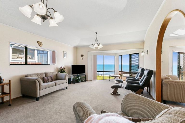 Photo of property in 31 Jans Terrace, Oakura, 4314