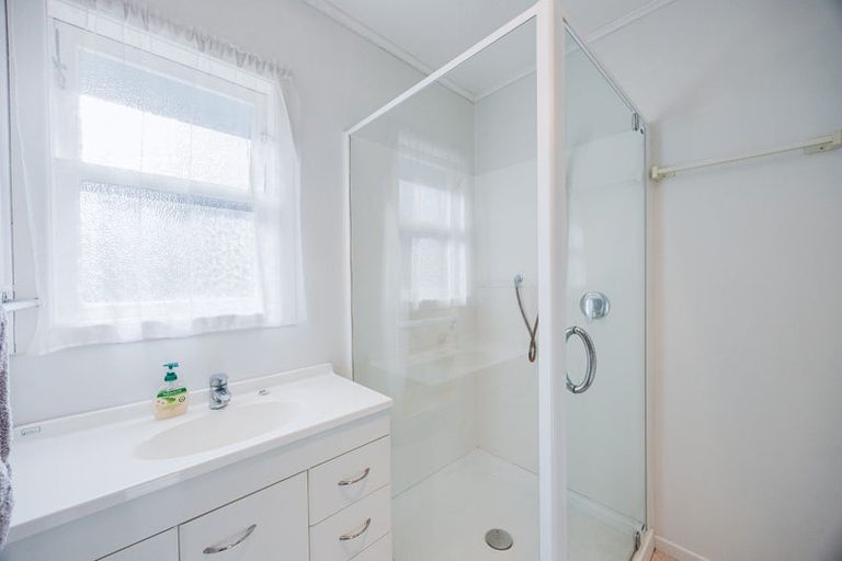 Photo of property in 116 Kervil Avenue, Te Atatu Peninsula, Auckland, 0610