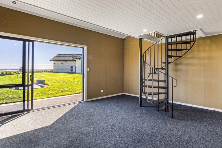 Photo of property in 80 Ewen Place, Karaka, Papakura, 2580