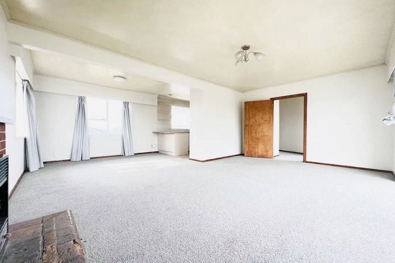 Photo of property in 68b Botany Road, Botany Downs, Auckland, 2010