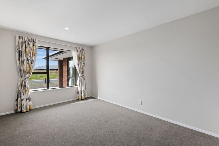 Photo of property in 4 Dianthus Place, Browns Bay, Auckland, 0630