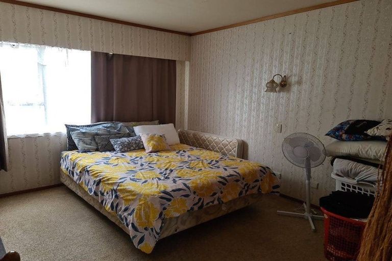 Photo of property in 2/1 Deuxberry Avenue, Northcote, Auckland, 0627