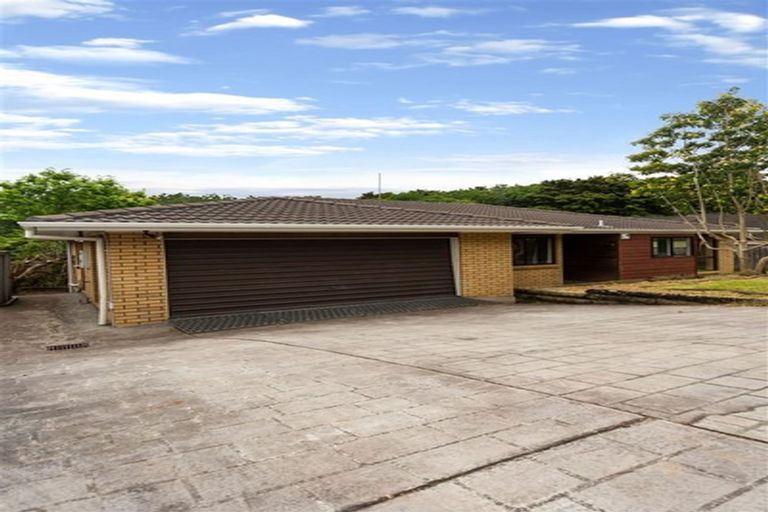 Photo of property in 43 Ewhurst Place, Goodwood Heights, Auckland, 2105