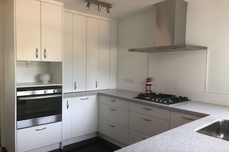 Photo of property in 2/9 College Road, Northcote, Auckland, 0627