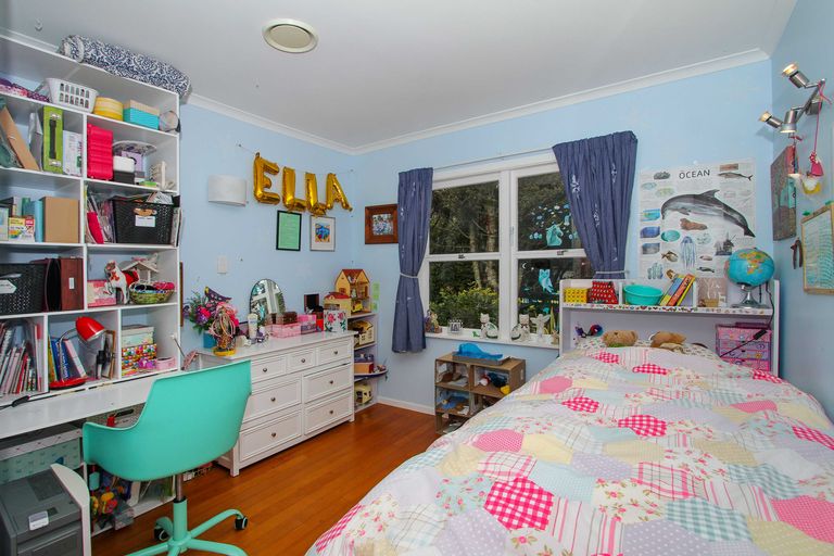 Photo of property in 28 Kauri Road, Birkenhead, Auckland, 0626