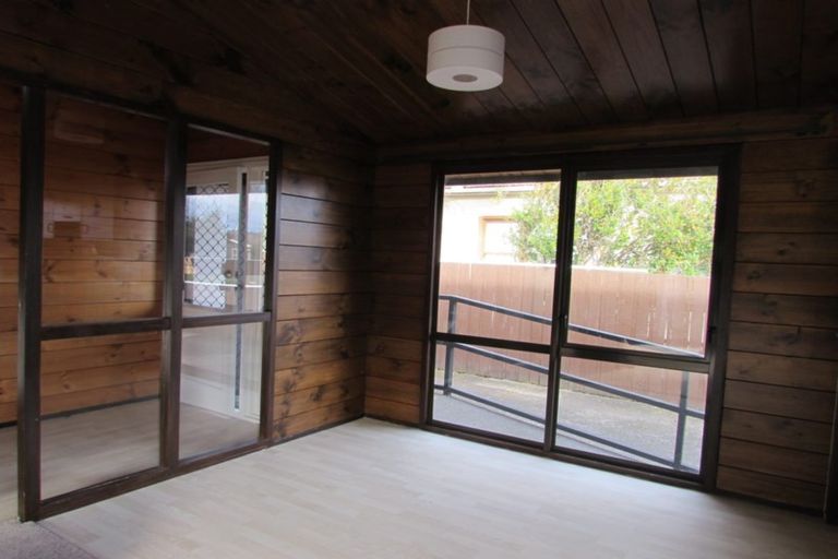 Photo of property in 2/68 Gibbons Street, Ebdentown, Upper Hutt, 5018