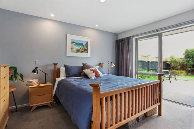 Photo of property in 5 Whio Close, Parklands, Christchurch, 8083