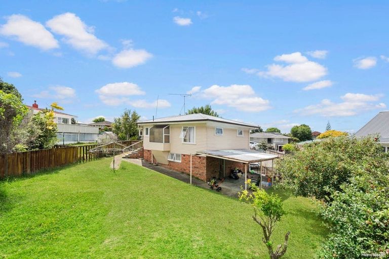 Photo of property in 127 Reeves Road, Pakuranga Heights, Auckland, 2010