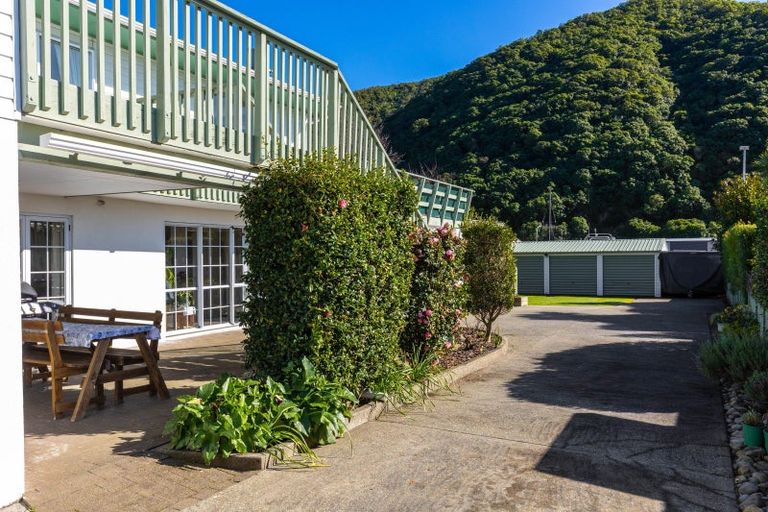 Photo of property in 48 Beach Road, Waikawa, Picton, 7220