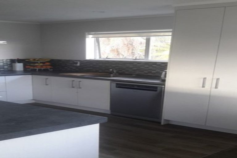 Photo of property in 3a Leo Place, Kawaha Point, Rotorua, 3010