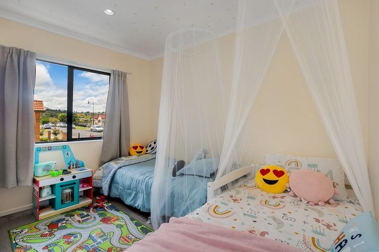 Photo of property in 10 Chieftain Rise, Goodwood Heights, Auckland, 2105