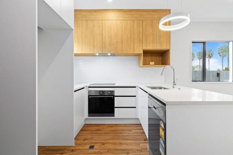 Photo of property in 4/66 Swanson Road, Henderson, Auckland, 0610