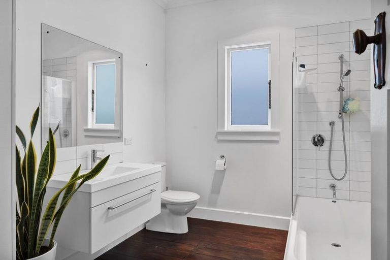 Photo of property in 15b Atiawa Street, Glen Avon, New Plymouth, 4312