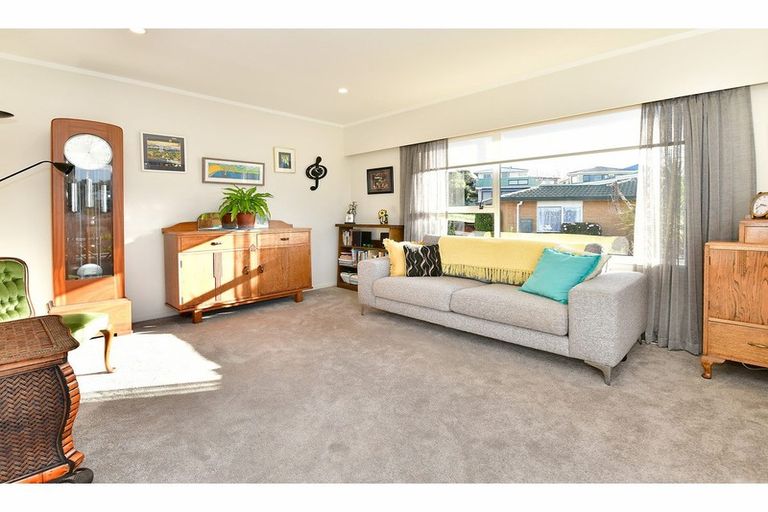Photo of property in 18a Tower Hill, Stanmore Bay, Whangaparaoa, 0930