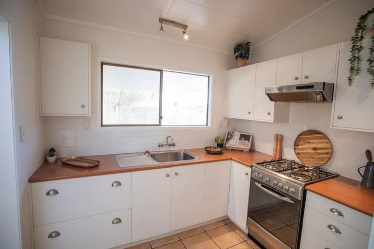 Photo of property in 2 Puketiro Place, Paihia, 0200