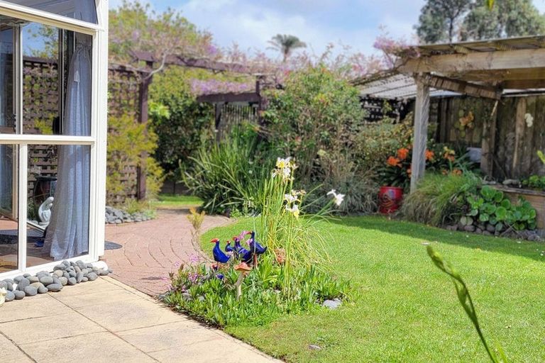 Photo of property in 39 Lakeside Drive, Orewa, 0931