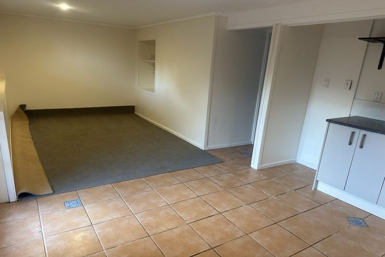Photo of property in 26 Valley View Road, Glenfield, Auckland, 0629