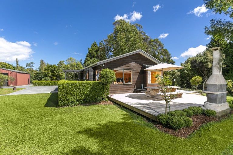 Photo of property in 1074 Peak Road, Helensville, 0875