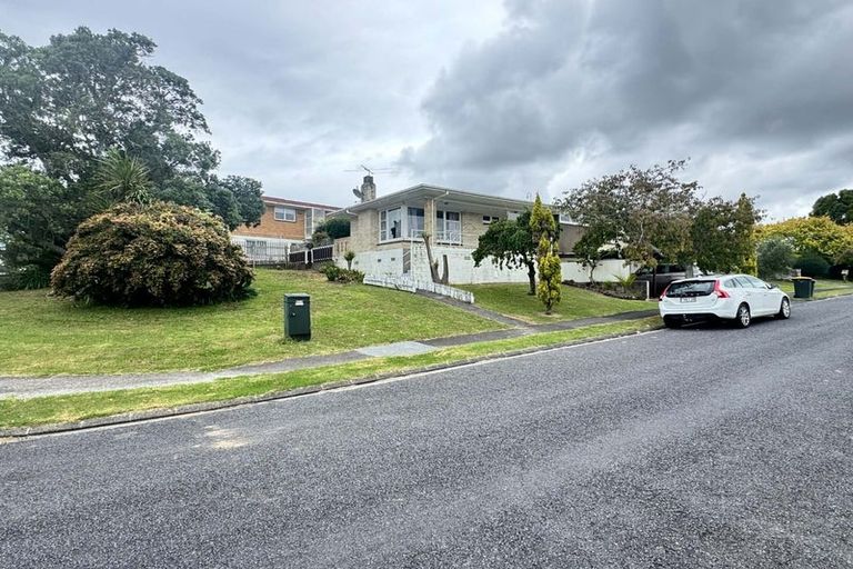Photo of property in 25 Ellesmere Crescent, Pakuranga Heights, Auckland, 2010