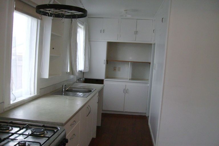 Photo of property in 2/12 Hinekohu Street, New Lynn, Auckland, 0600