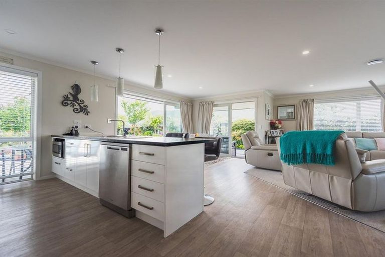 Photo of property in 19 Eric Batchelor Place, Waimate, 7924