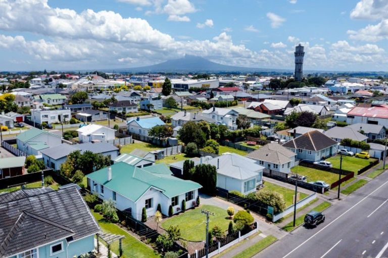 Photo of property in 13 Collins Street, Hawera, 4610