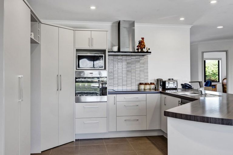 Photo of property in 3 Larlin Heights, Hawera, 4675