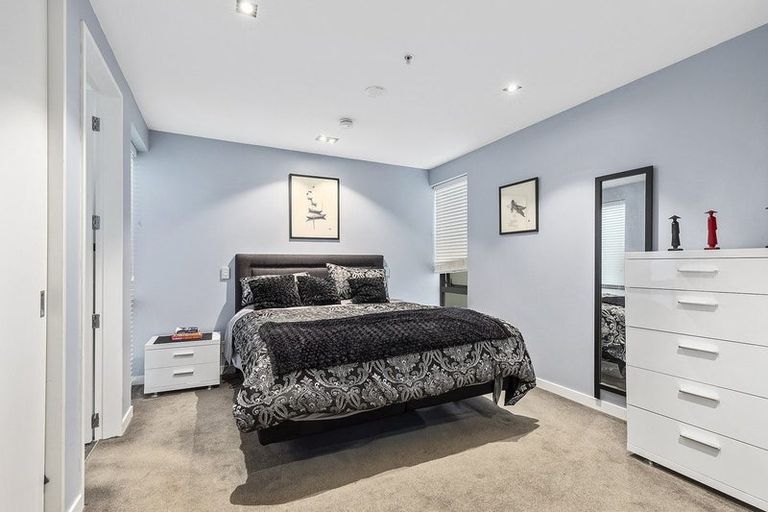 Photo of property in Dune, 2c/138 Oriental Parade, Oriental Bay, Wellington, 6011